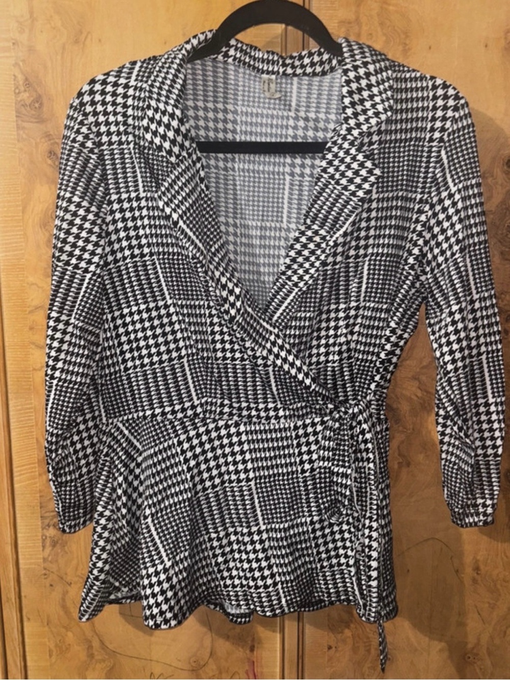 Women's Black & White Houndstooth Wrap Blazer blouse size Medium